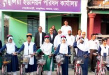 আশুলিয়ায় গরীব ও মেধাবী শিক্ষার্থীদের মাঝে বাই সাইকেল বিতরণ